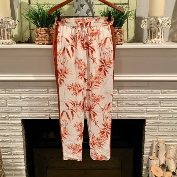 Joie QUISY Orange and White Leaf Print Tropical Cropped Pants XS Striped Sides - Picture 3 of 7